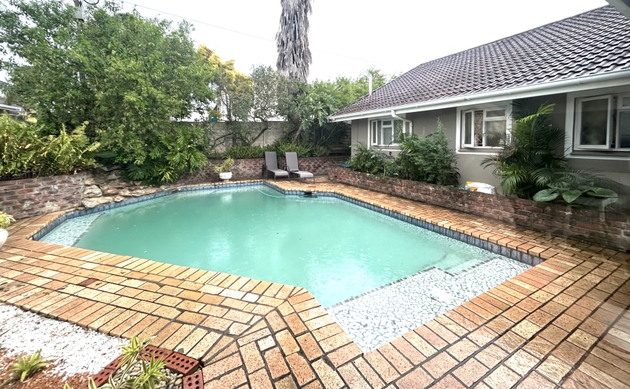 5 Bedroom Property for Sale in Beacon Bay Eastern Cape